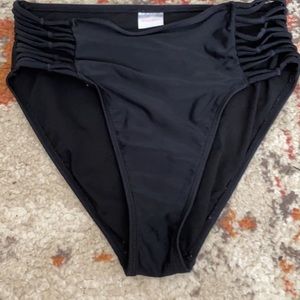 black highwasted bottoms